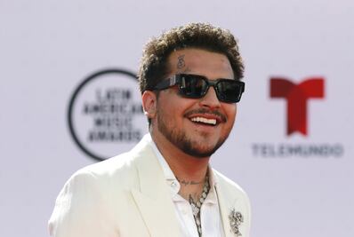 Christian Nodal sufre accidente en el escenario, ¿cancelará el "Forajido tour"? 