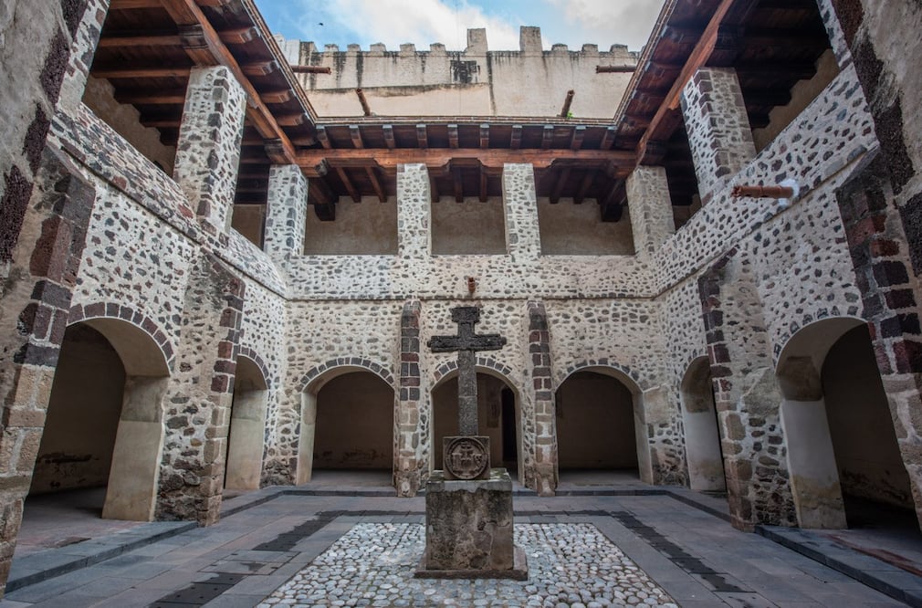 Under the Tercer Orden Chapel, 1.44 meters deep, the archeologists found the body of a young woman dating back to the 19th century - Photo: File photo/INAH