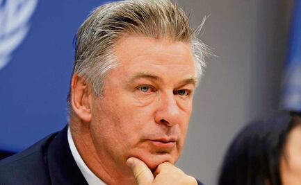Reportan que Alec Baldwin busca evitar responsabilidad financiera por muerte de Halyna Hutchins