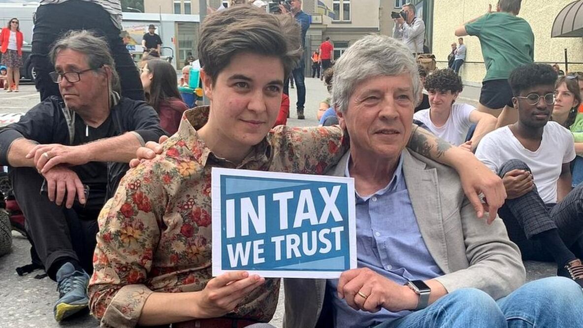 Davos: millonarios exigen pagar más impuestos