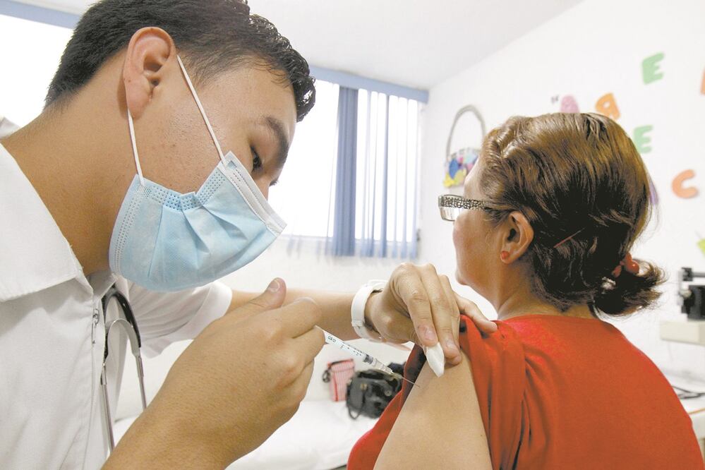 La Secretaría de Salud local explicó que los adultos que no estén vacunados, deberán aplicarse la dosis de sarampión-rubéola. Foto: ARCHIVO EL UNIVERSAL