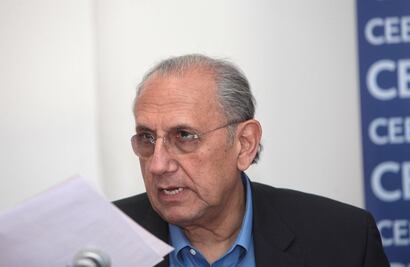 Director del CIDE anuncia clases presenciales por votación de un órgano inexistente, luego corrige