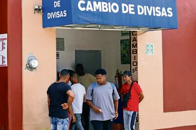 Ambiente electoral en EU y dólar bajan ritmo a remesas