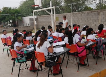 Inician clases en el patio de la escuela en Tamaulipas