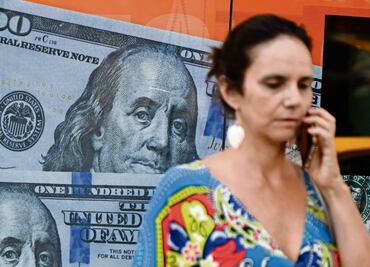 Javier Milei saca la “motosierra” y devalúa la moneda argentina