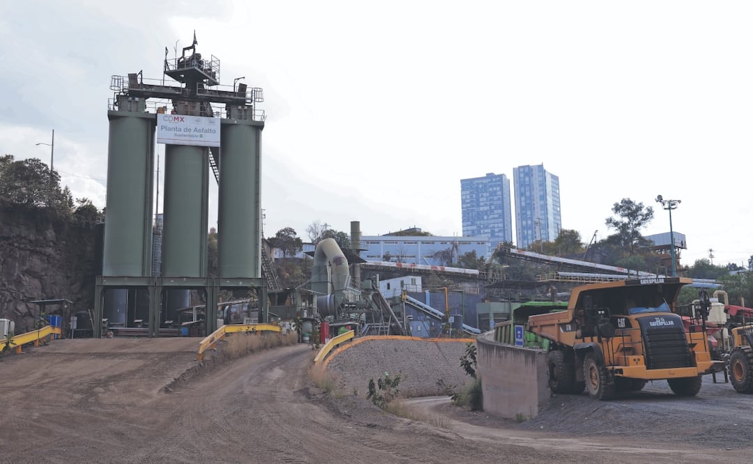 La planta ubicada en avenida Imán, en Coyoacán, iniciará un proceso de modernización, para continuar con su labor con la Secretaría de Obras y las alcaldías y mejorar prácticas ambientales. Fotos: de Fernanda Rojas. El Universal