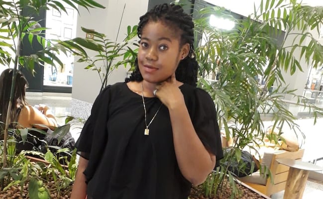 Forense clasifica como homicidio la muerte de migrante haitiana que fue liberada por ICE; familia evalúa demanda