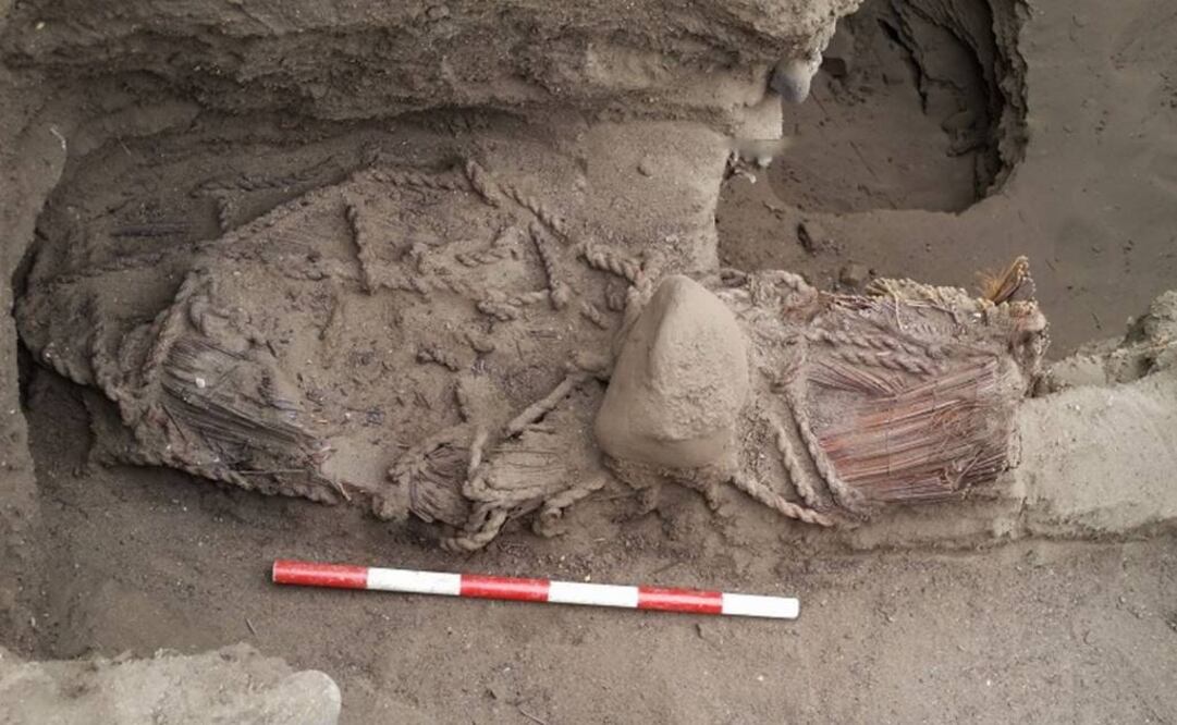 El cuerpo fue encontrado en posición flexionada con el dorso hacia abajo y colocado en un hoyo cavado en un depósito de ceniza. (FOTOS: Ministerio de Cultura del Perú)
