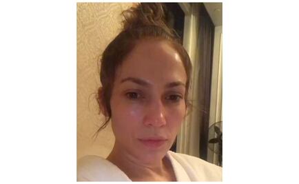 Jennifer Lopez comparte video sin gota de maquillaje