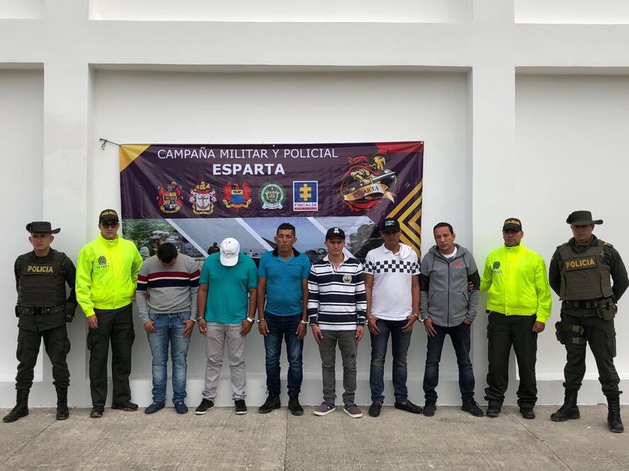 Un grupo de colombianos detenidos en la operación en contra de la red criminal de narcotráfico con nexos en 11 países de América y Europa fue presentado por autoridades. Foto: Policía Nacional de Colombia