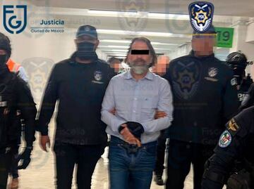 Trasladan con fuerte dispositivo de seguridad a Christian Von Roehrich a la FGJCDMX