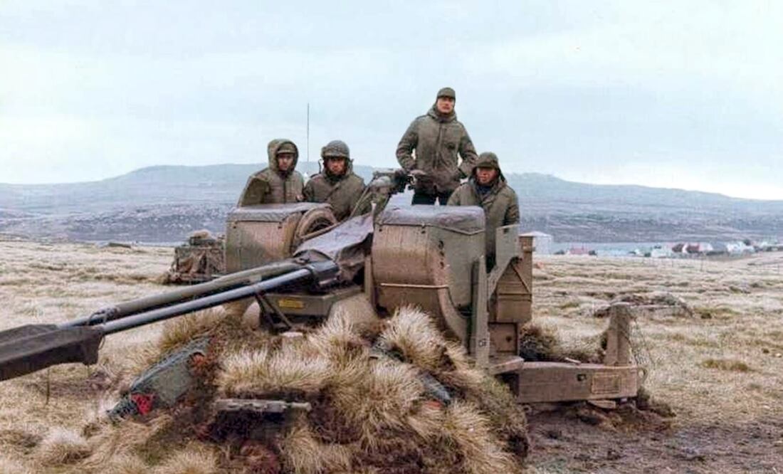 Soldados argentinos durante la confrontación militar por las Islas Malvinas. Para el 27 de junio de 1988, se realizó un juicio contra el general Leopoldo Galtieri y otros miembros de la Junta Militar, acusados de negligencia por la derrota Argentina frente a los británicos. Foto: Gobierno de Argentina/ESPECIAL.