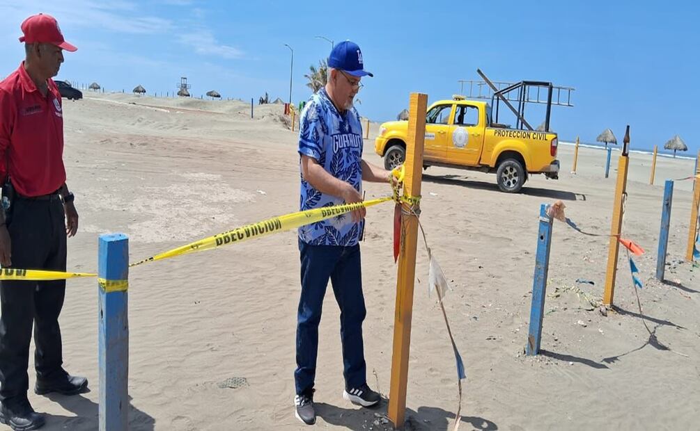 Cierran playas de Guasave, Sinaloa por fuerte oleaje; solo permiten caminar por la arena en zona turística. Foto: Especial