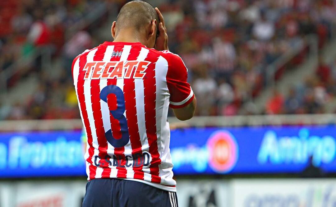 Carlos Salcido se lamentó tras la derrota. Foto: Imago7