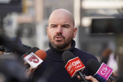 Giorgio Jackson dimite como ministro tras semanas de presiones por caso de subvenciones en Chile