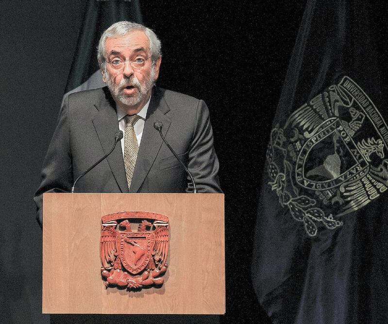 El rector de la UNAM, Enrique Graue, dijo que dentro de la Universidad es neces a r io modificar los programas de estudios para que haya igualdad de género. JAVIER LIRA. NOTIMEX