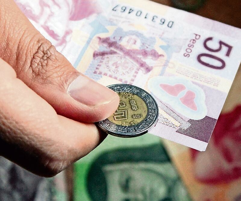 Tendencia. En promedio, 90% de las operaciones diarias se llevan a cabo con efectivo. ARCHIVO EL UNIVERSAL