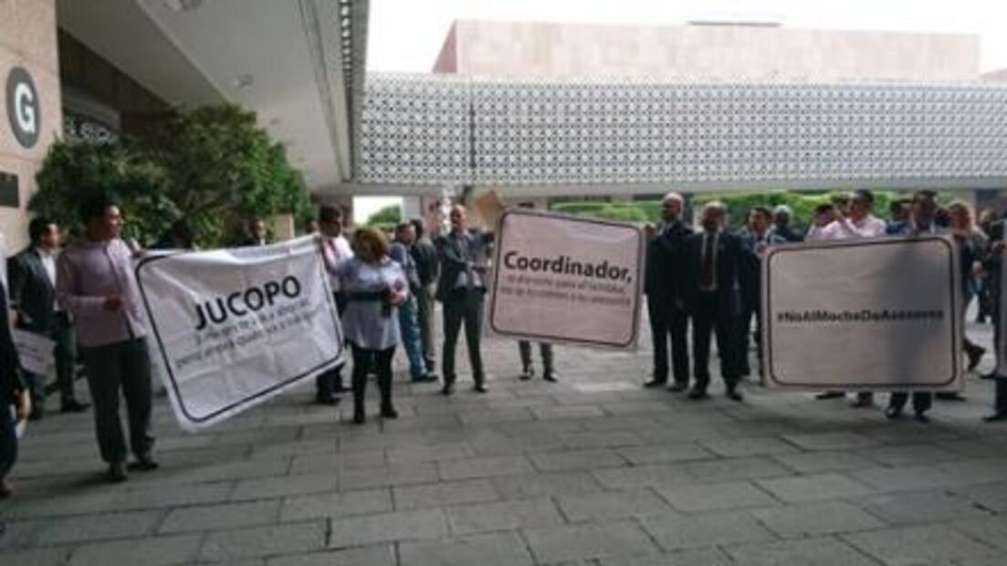 Asesores de la Cámara de Diputados exigen pago de tres meses de sueldo