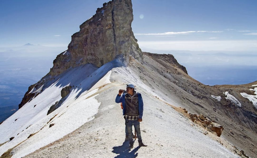 En las laderas del volcán Iztaccíhuatl apenas quedan algunos restos de hielo en lo que solía ser una zona perpetuamente cubierta, debido a los efectos del cambio climático, que han llevado a un calentamiento global. Foto: Santiago Reyes / EL UNIVERSAL