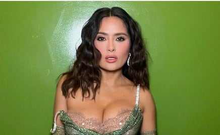 Salma Hayek luce perfecta en vestido con corset y encaje