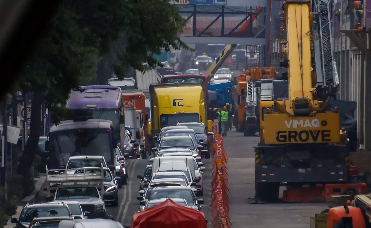 “Antes salía y en cinco minutos ya estaba donde necesitaba, ahora puedo tardar hasta media hora o más”

Obras del parque elevado en Calzada de Tlalpan siguen en pie