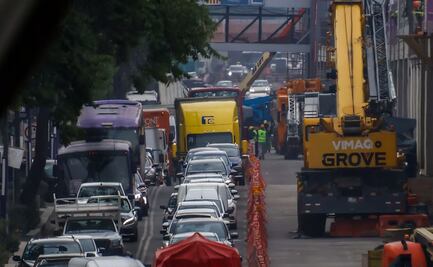Continúan obras del parque elevado en Calzada de Tlalpan; generan caos vial