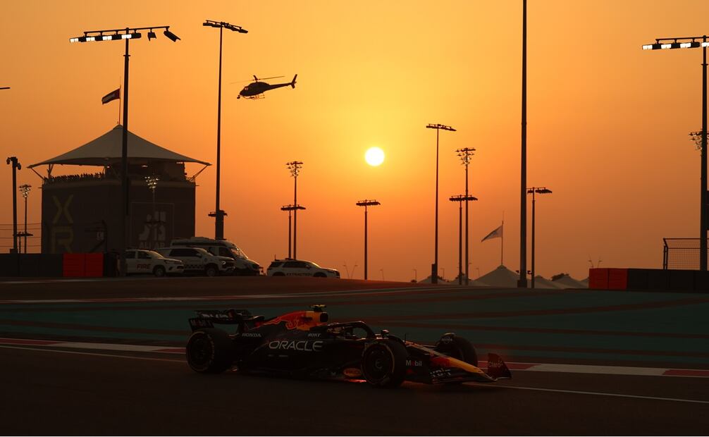 "Checo" Pérez en las prácticas libres del Gran Premio de Abu Dhabi - Foto: EFE