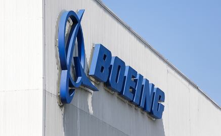 Caen acciones de Boeing tras accidente de avión con 132 pasajeros en China