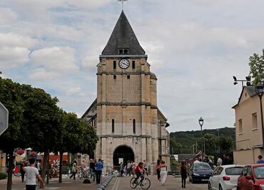 Identifican a segundo asesino de sacerdote francés