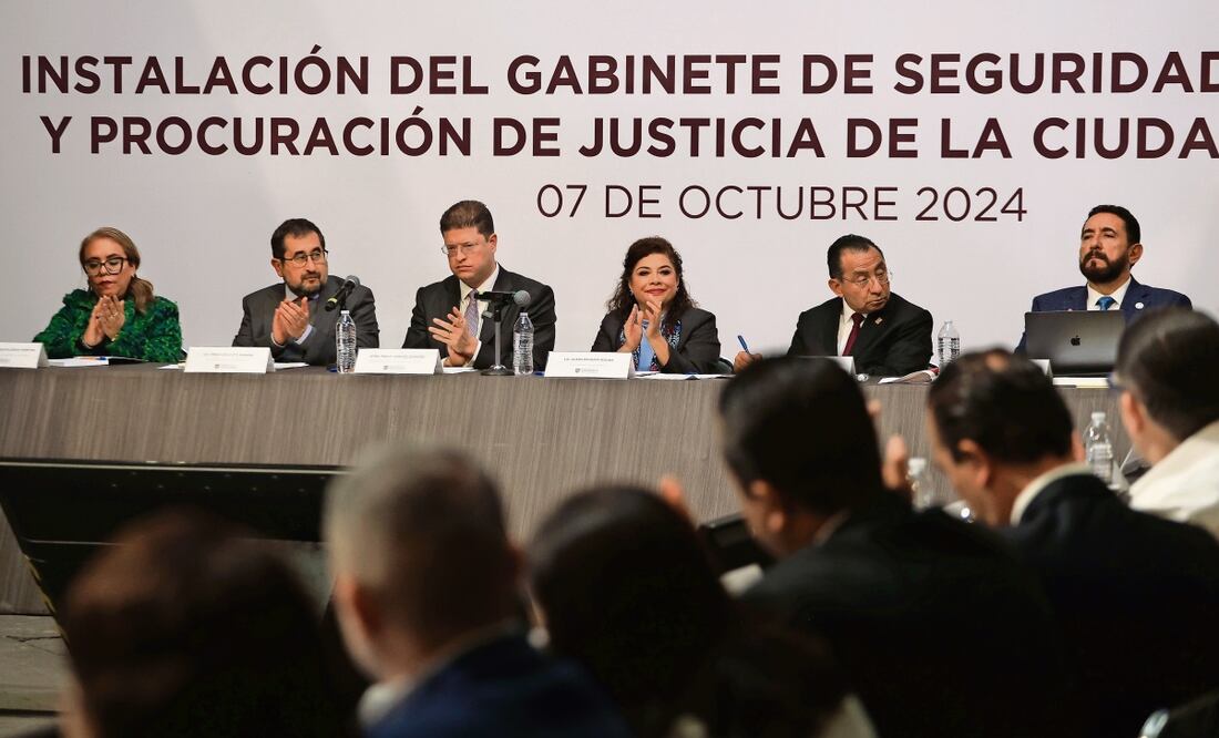 En el patio del Antiguo Palacio del Ayuntamiento, la jefa de Gobierno dio a conocer a los funcionarios que formarán parte del Gabinete de Seguridad Ciudadana y Procuración de Justicia de la Ciudad de México, que sesionará todos los días a las 7:00 horas. Foto: Berenice Fregoso | El Universal