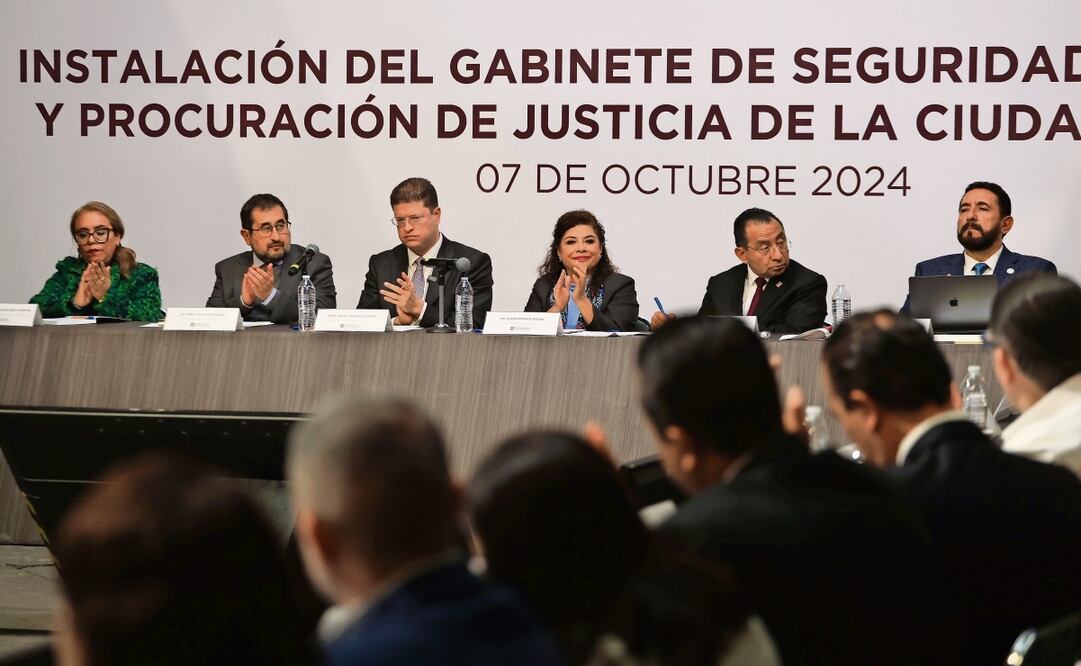 En el patio del Antiguo Palacio del Ayuntamiento, la jefa de Gobierno dio a conocer a los funcionarios que formarán parte del Gabinete de Seguridad Ciudadana y Procuración de Justicia de la Ciudad de México, que sesionará todos los días a las 7:00 horas. Foto: Berenice Fregoso | El Universal