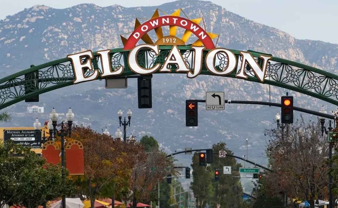 Fotografía sin fecha cedida por la oficina de prensa de la ciudad de El Cajón donde se observa el arco de entrada a la ciudad en California (Estados Unidos). Foto: EFE