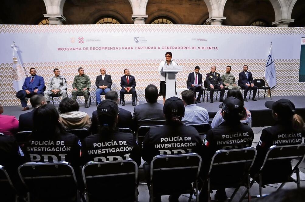 En conferencia, la fiscal Ernestina Godoy dio a conocer los lineamientos para ofrecer recompensas. Foto: Especial