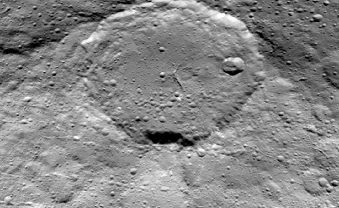 Hasta ahora no hay una explicación oficial sobre qué origen tienen los puntos brillantes, pero sí hay teorías. Foto: NASA