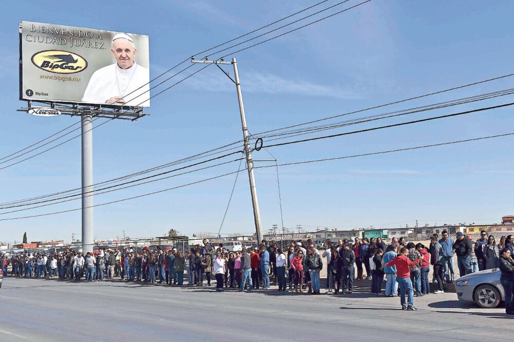 Miles de voluntarios realizaron ayer un simulacro con motivo de las actividad e s del 17 de febrero, sobre los poco más de 22 kilómetros que transitará el Papa (GABRIEL CARDONA. EL UNIVERSAL)