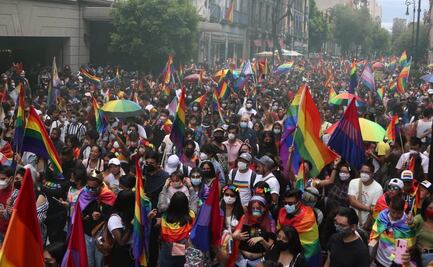 Crónica. Marchan por el orgullo con alegría, reclamos por injusticias... y también con cubrebocas