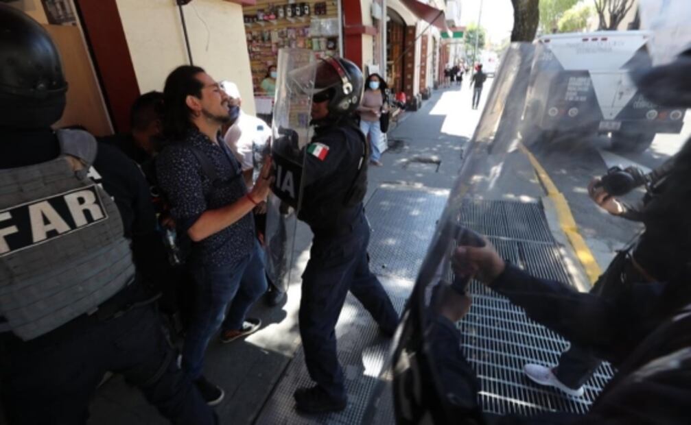 Investigan a policías por uso excesivo de la fuerza contra periodistas y comunidad LGBTTTI durante protesta en Toluca 