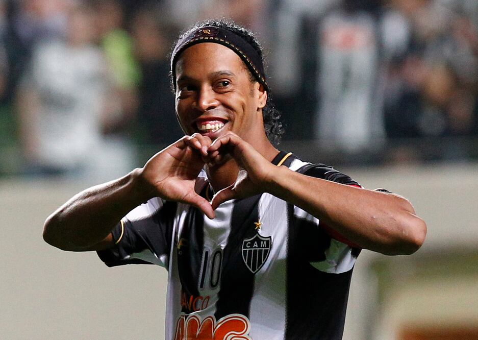 AP. Ronaldinho celebrando durante un juego con el Newell's Old Boys