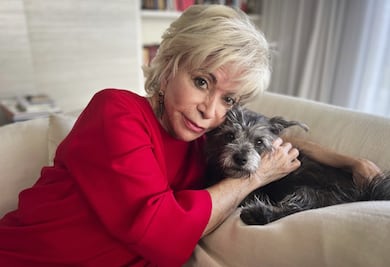 Isabel Allende: "Los libros me protegieron como un escudo en mi infancia"