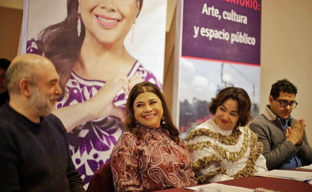 La precandidata de Morena por la Jefatura de Gobierno de la CDMX, Clara Brugada, participó en el conversatorio Arte, Cultura y Espacio Público. Foto: Especial.