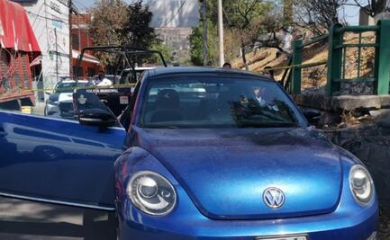 Balean a conductora de Beetle en Tlalnepantla, Edomex