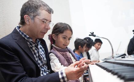 El "Gatito pelón" que enseña piano a todos