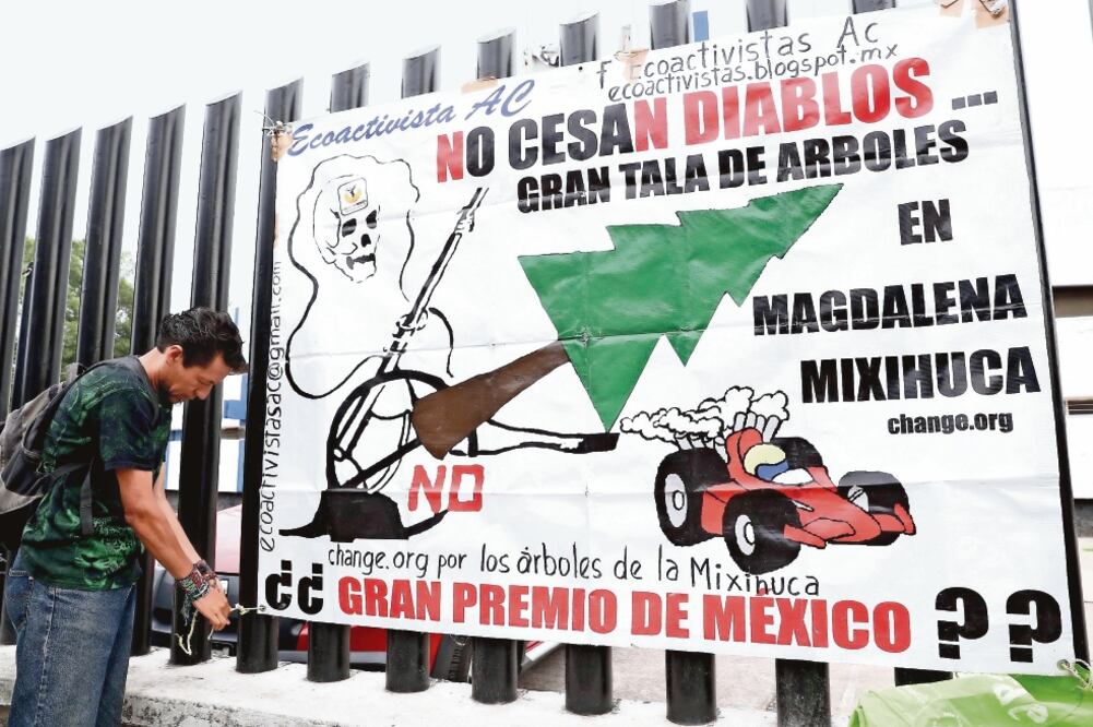 Los vecinos de la zona se reunieron para cuestionar y realizar un plan contra las previsiones del delegado y el jefe de Gobierno. Señalan que el construcción del estadio crearía más caos vial en la zona. (BERENICE FREGOSO. EL UNIVERSAL)