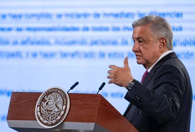 AMLO felicita a Gertz Manero por órdenes de aprehensión en caso Ayotzinapa