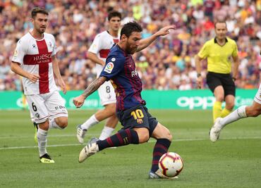 Barcelona aplasta al Huesca en el Camp Nou