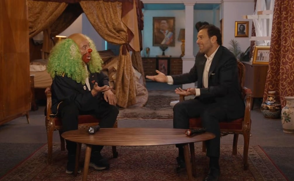 Brozo y Loret recorren la recámara de Maduro. Foto: Captura de pantalla