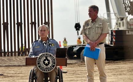 Gobernador de Texas inaugura tramo de su "muro fronterizo"