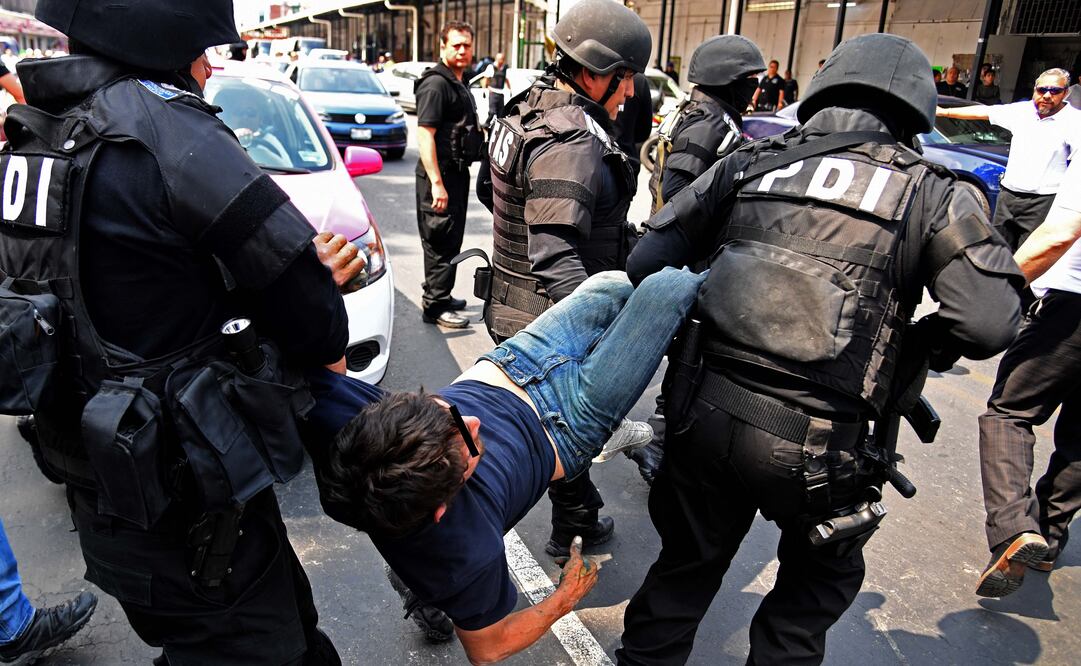 Tras la detención se colocaron sellos de resguardo en el departamento de la colonia Morelos, (Foto: Armando Martínez/El Gráfico)