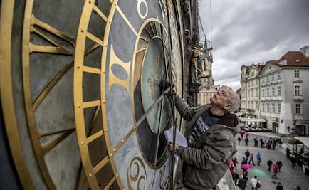Restauran el célebre reloj astronómico de Praga