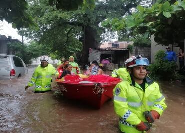 Inundaciones en Oaxaca: Evacuan a 2 mil personas de Juchitán tras desbordamiento del río Las Nutrias